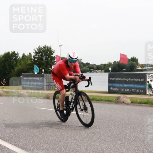 15.06.2025 - 27. Vierlanden-Triathlon H.Heesch http://msf.ph/oto/8004656 15.06.2025 10:37:12 Radfahren 65, 111, 160, 237, 306 meine-sportfotos.de