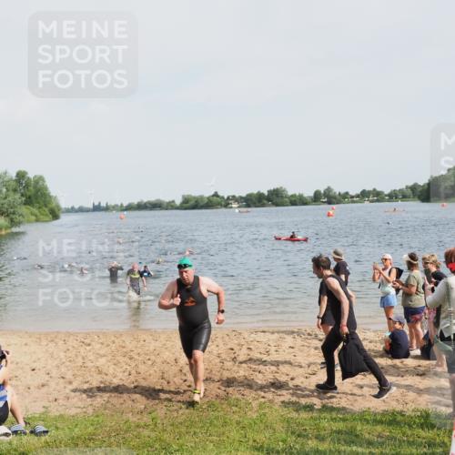 21.06.2025 - 27. Vierlanden-Triathlon MichiJ http://msf.ph/oto/8004658 15.06.2026 10:06:20 Schwimmen 370, 381, 394, 418, 447, 455 meine-sportfotos.de