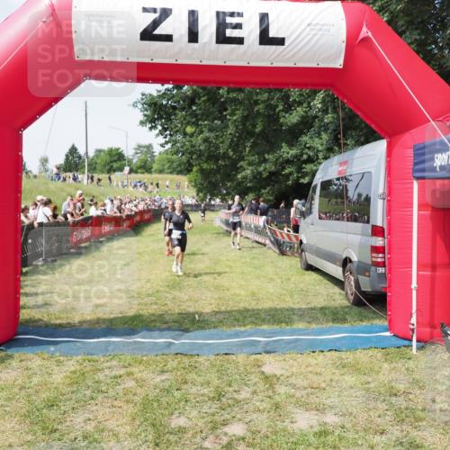 21.06.2025 - 27. Vierlanden-Triathlon MichiJ http://msf.ph/oto/8004662 15.06.2026 11:29:32 Ziel 263, 382, 507, 566 meine-sportfotos.de