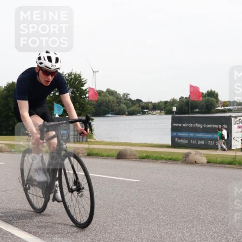 15.06.2025 - 27. Vierlanden-Triathlon H.Heesch http://msf.ph/oto/8004663 15.06.2025 10:37:13 Radfahren 65, 111, 160, 237, 337 meine-sportfotos.de