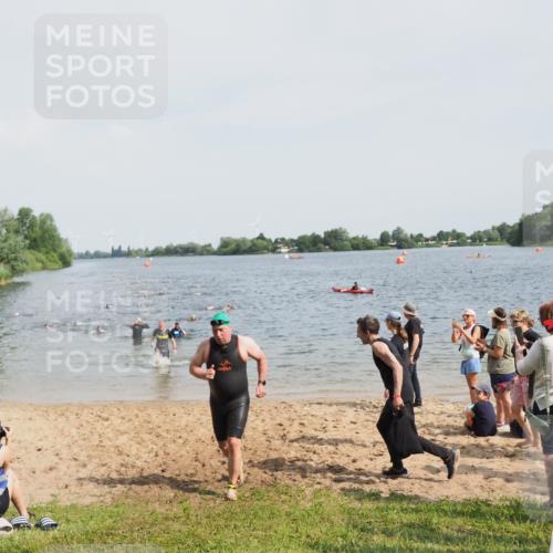 21.06.2025 - 27. Vierlanden-Triathlon MichiJ http://msf.ph/oto/8004669 15.06.2026 10:06:20 Schwimmen 370, 381, 394, 418, 447, 455 meine-sportfotos.de