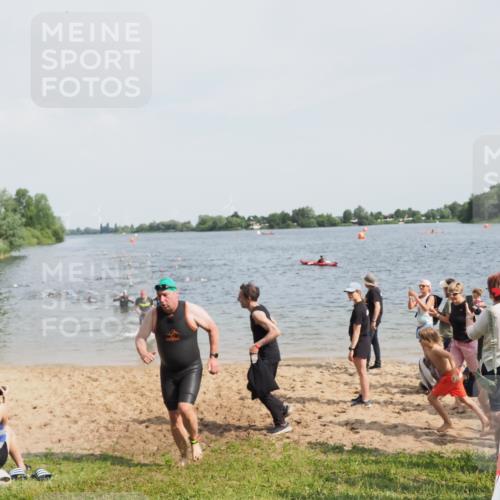 21.06.2025 - 27. Vierlanden-Triathlon MichiJ http://msf.ph/oto/8004693 15.06.2026 10:06:20 Schwimmen 370, 381, 394, 418, 447, 455 meine-sportfotos.de