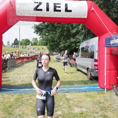 21.06.2025 - 27. Vierlanden-Triathlon MichiJ http://msf.ph/oto/8004749 15.06.2026 11:29:35 Ziel 263, 382, 507, 566 meine-sportfotos.de