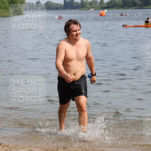 15.06.2025 - 27. Vierlanden-Triathlon Lena Gebhardt http://msf.ph/oto/8004764 15.06.2025 10:00:08 Schwimmen 290 meine-sportfotos.de