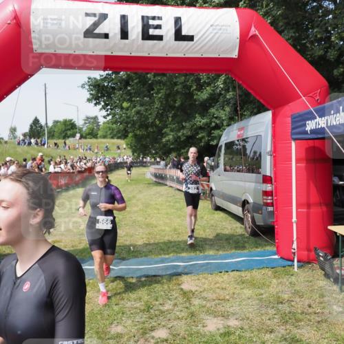 21.06.2025 - 27. Vierlanden-Triathlon MichiJ http://msf.ph/oto/8004773 15.06.2026 11:29:35 Ziel 263, 382, 507, 566 meine-sportfotos.de
