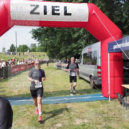 21.06.2025 - 27. Vierlanden-Triathlon MichiJ http://msf.ph/oto/8004785 15.06.2026 11:29:36 Ziel 382, 507, 566 meine-sportfotos.de