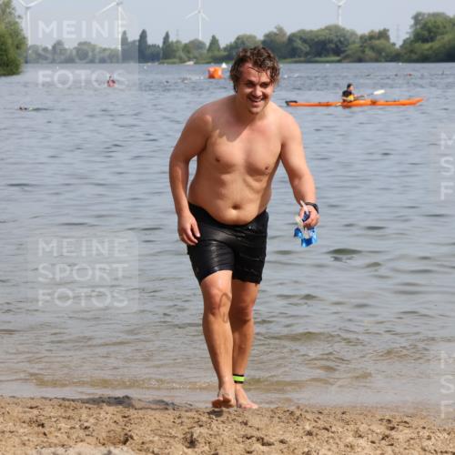 15.06.2025 - 27. Vierlanden-Triathlon Lena Gebhardt http://msf.ph/oto/8004794 15.06.2025 10:00:09 Schwimmen 290 meine-sportfotos.de