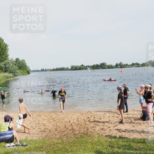 21.06.2025 - 27. Vierlanden-Triathlon MichiJ http://msf.ph/oto/8004805 15.06.2026 10:06:24 Schwimmen 394, 434, 447 meine-sportfotos.de