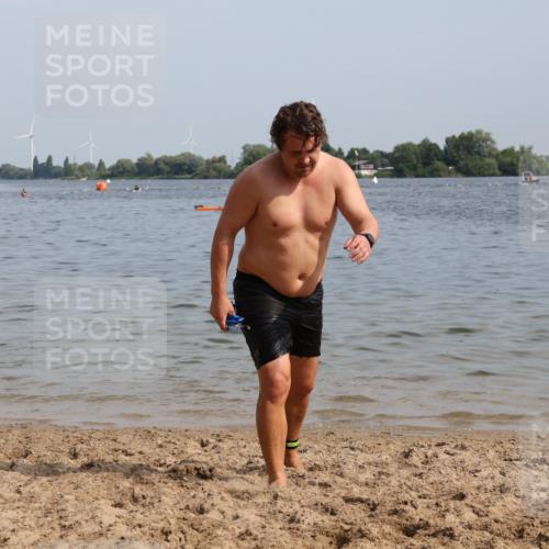 15.06.2025 - 27. Vierlanden-Triathlon Lena Gebhardt http://msf.ph/oto/8004807 15.06.2025 10:00:11 Schwimmen 290 meine-sportfotos.de