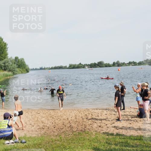 21.06.2025 - 27. Vierlanden-Triathlon MichiJ http://msf.ph/oto/8004819 15.06.2026 10:06:24 Schwimmen 394, 434, 447 meine-sportfotos.de