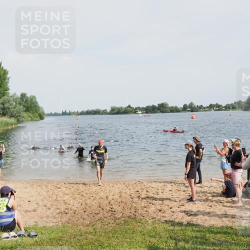 21.06.2025 - 27. Vierlanden-Triathlon MichiJ http://msf.ph/oto/8004837 15.06.2026 10:06:25 Schwimmen 394, 434, 447 meine-sportfotos.de