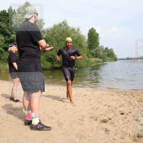 15.06.2025 - 27. Vierlanden-Triathlon Lena Gebhardt http://msf.ph/oto/8004846 15.06.2025 10:02:15 Schwimmen 317 meine-sportfotos.de