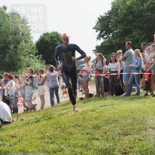 15.06.2025 - 27. Vierlanden-Triathlon KatJ http://msf.ph/oto/8004889 15.06.2025 10:03:53 Schwimmen 377, 425, 427, 432, 436, 439, 1398 meine-sportfotos.de