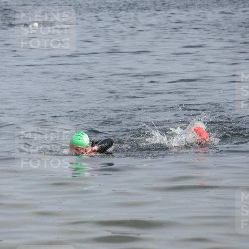 15.06.2025 - 27. Vierlanden-Triathlon Lena Gebhardt http://msf.ph/oto/8004901 15.06.2025 10:02:24 Schwimmen 317 meine-sportfotos.de