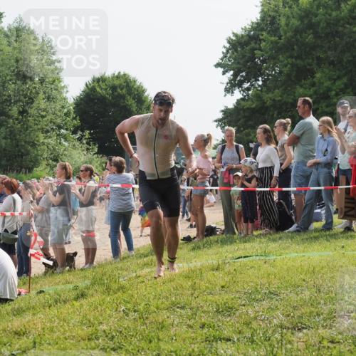 15.06.2025 - 27. Vierlanden-Triathlon KatJ http://msf.ph/oto/8004916 15.06.2025 10:03:55 Schwimmen 415, 427, 436, 439, 1398 meine-sportfotos.de
