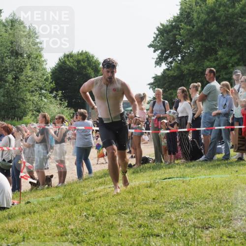 15.06.2025 - 27. Vierlanden-Triathlon KatJ http://msf.ph/oto/8004921 15.06.2025 10:03:55 Schwimmen 415, 427, 436, 439, 1398 meine-sportfotos.de