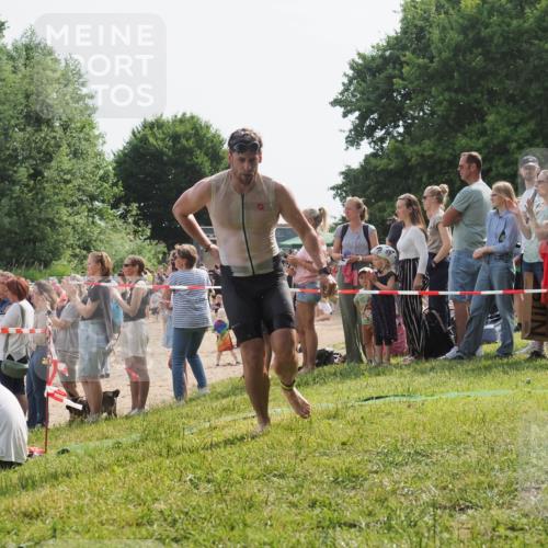 15.06.2025 - 27. Vierlanden-Triathlon KatJ http://msf.ph/oto/8004927 15.06.2025 10:03:55 Schwimmen 415, 427, 436, 439, 1398 meine-sportfotos.de