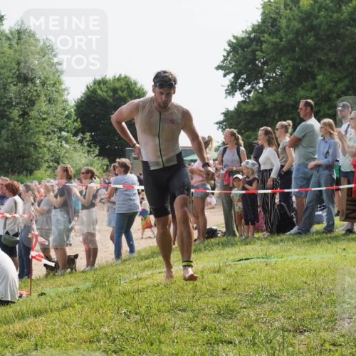 15.06.2025 - 27. Vierlanden-Triathlon KatJ http://msf.ph/oto/8004934 15.06.2025 10:03:55 Schwimmen 415, 427, 436, 439, 1398 meine-sportfotos.de