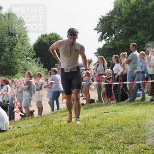 15.06.2025 - 27. Vierlanden-Triathlon KatJ http://msf.ph/oto/8004937 15.06.2025 10:03:55 Schwimmen 415, 427, 436, 439, 1398 meine-sportfotos.de