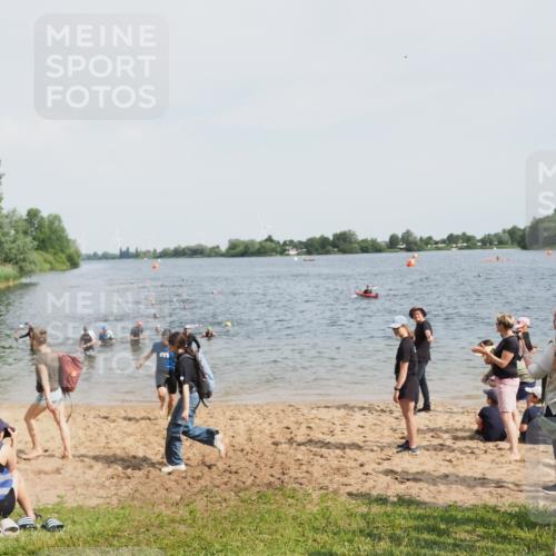 21.06.2025 - 27. Vierlanden-Triathlon MichiJ http://msf.ph/oto/8004938 15.06.2026 10:06:31 Schwimmen 394, 434, 440 meine-sportfotos.de