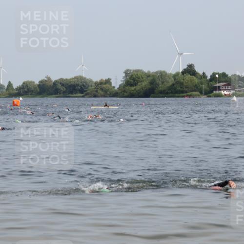 15.06.2025 - 27. Vierlanden-Triathlon Lena Gebhardt http://msf.ph/oto/8004945 15.06.2025 10:02:26 Schwimmen  meine-sportfotos.de