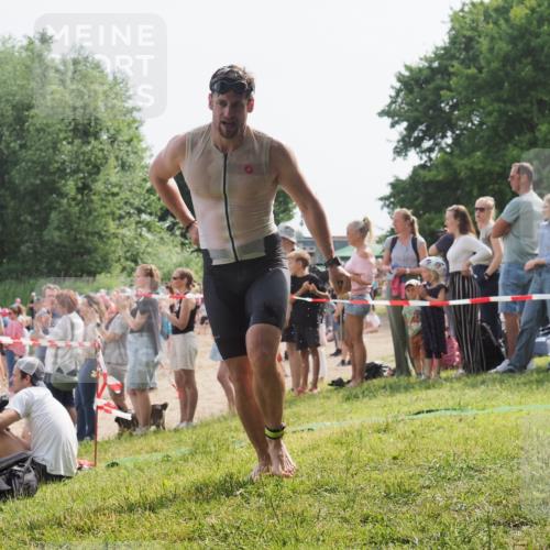 15.06.2025 - 27. Vierlanden-Triathlon KatJ http://msf.ph/oto/8004958 15.06.2025 10:03:56 Schwimmen 415, 427, 436, 439, 1398 meine-sportfotos.de