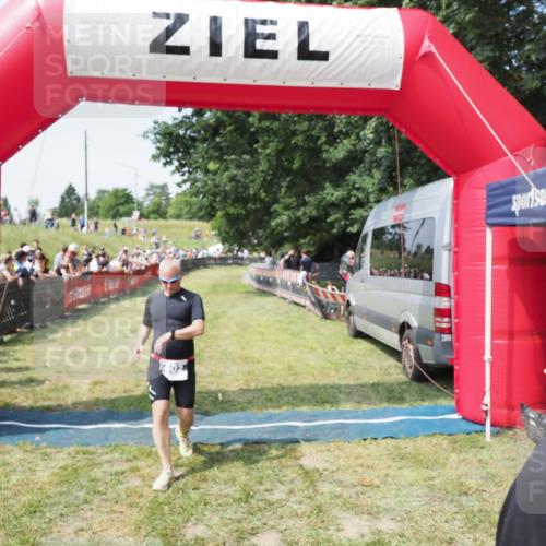 21.06.2025 - 27. Vierlanden-Triathlon MichiJ http://msf.ph/oto/8004962 15.06.2026 11:29:44 Ziel 402 meine-sportfotos.de