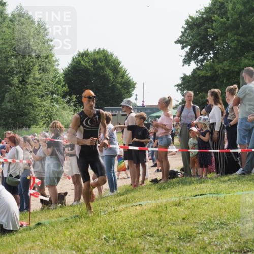 15.06.2025 - 27. Vierlanden-Triathlon KatJ http://msf.ph/oto/8004976 15.06.2025 10:03:59 Schwimmen 415, 427, 436, 1398 meine-sportfotos.de