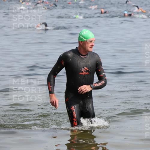 15.06.2025 - 27. Vierlanden-Triathlon Lena Gebhardt http://msf.ph/oto/8004988 15.06.2025 10:02:33 Schwimmen 397, 405 meine-sportfotos.de