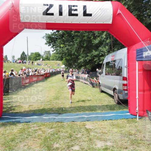 21.06.2025 - 27. Vierlanden-Triathlon MichiJ http://msf.ph/oto/8004989 15.06.2026 11:30:41 Ziel 608 meine-sportfotos.de