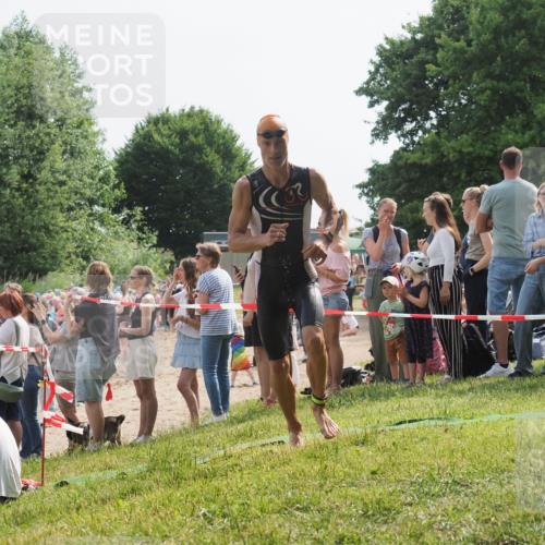 15.06.2025 - 27. Vierlanden-Triathlon KatJ http://msf.ph/oto/8004996 15.06.2025 10:03:59 Schwimmen 415, 427, 436, 1398 meine-sportfotos.de