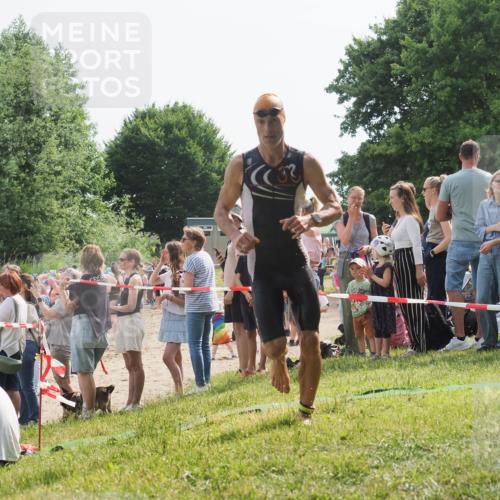 15.06.2025 - 27. Vierlanden-Triathlon KatJ http://msf.ph/oto/8005013 15.06.2025 10:04:00 Schwimmen 415, 427, 436, 1398 meine-sportfotos.de