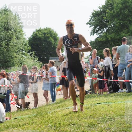 15.06.2025 - 27. Vierlanden-Triathlon KatJ http://msf.ph/oto/8005026 15.06.2025 10:04:00 Schwimmen 415, 427, 436, 1398 meine-sportfotos.de