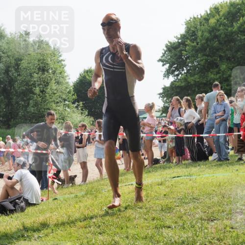 15.06.2025 - 27. Vierlanden-Triathlon KatJ http://msf.ph/oto/8005036 15.06.2025 10:04:01 Schwimmen 415, 427, 436, 1398 meine-sportfotos.de