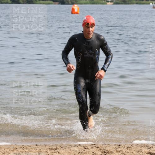 15.06.2025 - 27. Vierlanden-Triathlon Lena Gebhardt http://msf.ph/oto/8005049 15.06.2025 10:02:37 Schwimmen 397, 405 meine-sportfotos.de
