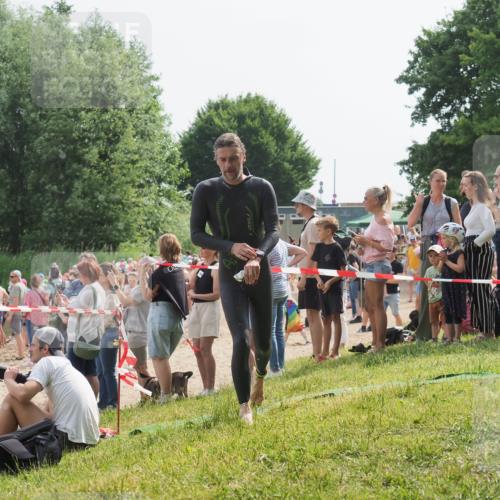 15.06.2025 - 27. Vierlanden-Triathlon KatJ http://msf.ph/oto/8005075 15.06.2025 10:04:02 Schwimmen 415, 427, 436, 1398 meine-sportfotos.de