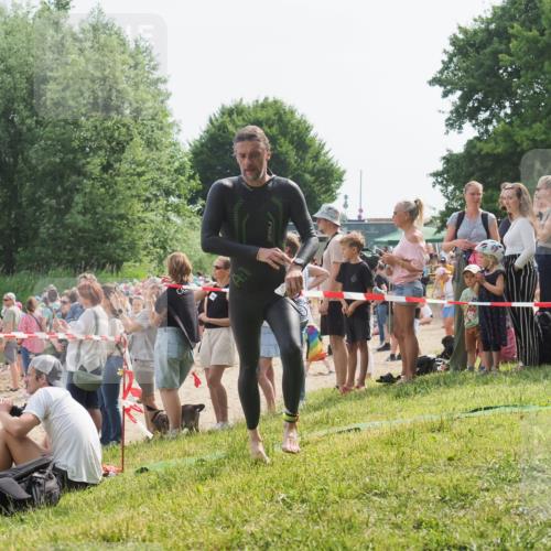 15.06.2025 - 27. Vierlanden-Triathlon KatJ http://msf.ph/oto/8005091 15.06.2025 10:04:02 Schwimmen 415, 427, 436, 1398 meine-sportfotos.de