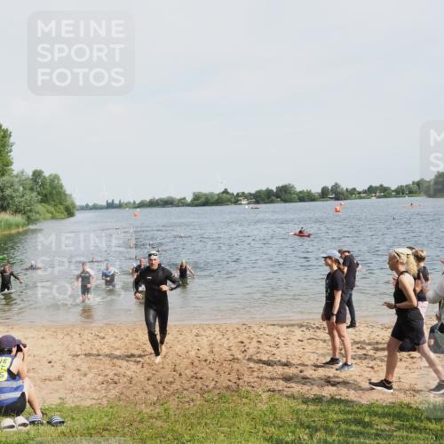 21.06.2025 - 27. Vierlanden-Triathlon MichiJ http://msf.ph/oto/8005130 15.06.2026 10:06:36 Schwimmen 394, 434, 440 meine-sportfotos.de