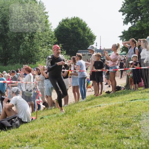 15.06.2025 - 27. Vierlanden-Triathlon KatJ http://msf.ph/oto/8005142 15.06.2025 10:04:14 Schwimmen 411, 453, 464 meine-sportfotos.de