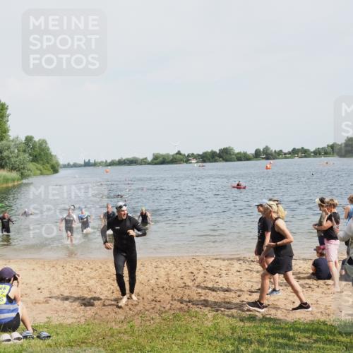 21.06.2025 - 27. Vierlanden-Triathlon MichiJ http://msf.ph/oto/8005144 15.06.2026 10:06:36 Schwimmen 394, 434, 440 meine-sportfotos.de