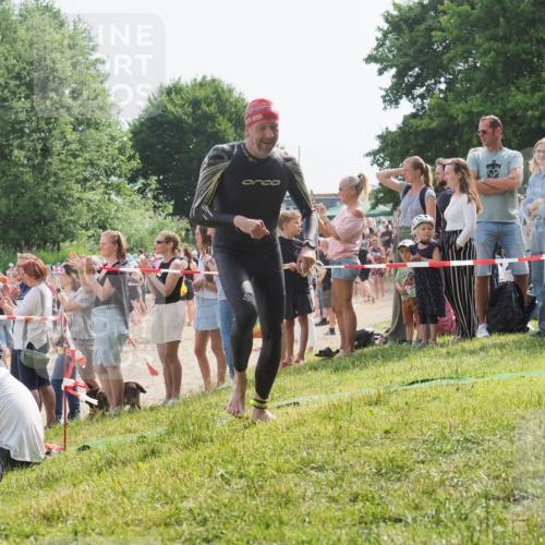 15.06.2025 - 27. Vierlanden-Triathlon KatJ http://msf.ph/oto/8005152 15.06.2025 10:04:15 Schwimmen 411, 416, 453, 464 meine-sportfotos.de