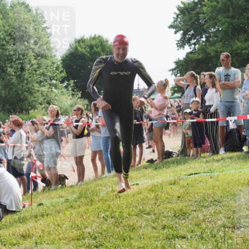 15.06.2025 - 27. Vierlanden-Triathlon KatJ http://msf.ph/oto/8005154 15.06.2025 10:04:15 Schwimmen 411, 416, 453, 464 meine-sportfotos.de