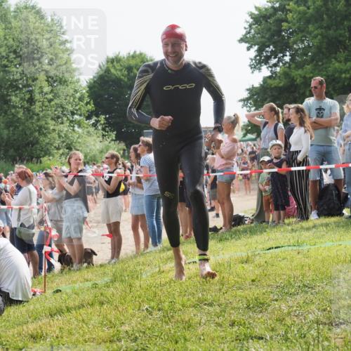 15.06.2025 - 27. Vierlanden-Triathlon KatJ http://msf.ph/oto/8005170 15.06.2025 10:04:15 Schwimmen 411, 416, 453, 464 meine-sportfotos.de