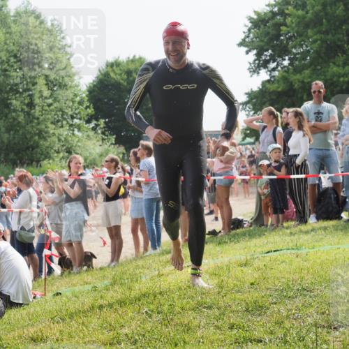15.06.2025 - 27. Vierlanden-Triathlon KatJ http://msf.ph/oto/8005179 15.06.2025 10:04:15 Schwimmen 411, 416, 453, 464 meine-sportfotos.de