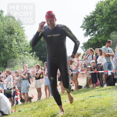 15.06.2025 - 27. Vierlanden-Triathlon KatJ http://msf.ph/oto/8005185 15.06.2025 10:04:16 Schwimmen 411, 416, 453, 464 meine-sportfotos.de