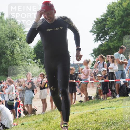 15.06.2025 - 27. Vierlanden-Triathlon KatJ http://msf.ph/oto/8005200 15.06.2025 10:04:16 Schwimmen 411, 416, 453, 464 meine-sportfotos.de