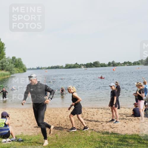 21.06.2025 - 27. Vierlanden-Triathlon MichiJ http://msf.ph/oto/8005214 15.06.2026 10:06:37 Schwimmen 386, 434, 440 meine-sportfotos.de