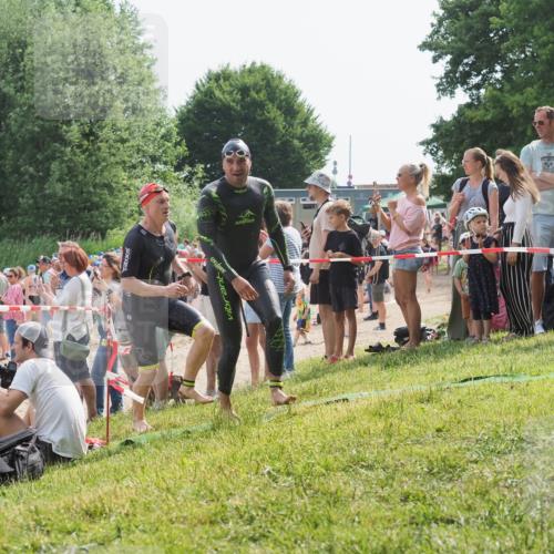 15.06.2025 - 27. Vierlanden-Triathlon KatJ http://msf.ph/oto/8005230 15.06.2025 10:04:20 Schwimmen 411, 416, 426, 453, 464 meine-sportfotos.de