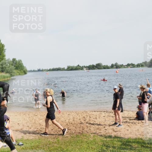 21.06.2025 - 27. Vierlanden-Triathlon MichiJ http://msf.ph/oto/8005238 15.06.2026 10:06:38 Schwimmen 386, 423, 434, 440 meine-sportfotos.de