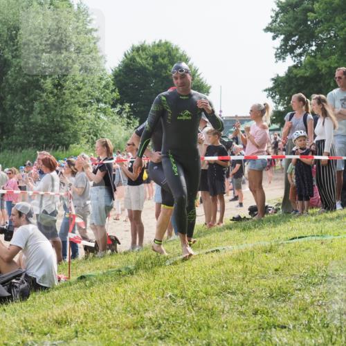 15.06.2025 - 27. Vierlanden-Triathlon KatJ http://msf.ph/oto/8005263 15.06.2025 10:04:21 Schwimmen 411, 416, 426, 453, 464 meine-sportfotos.de